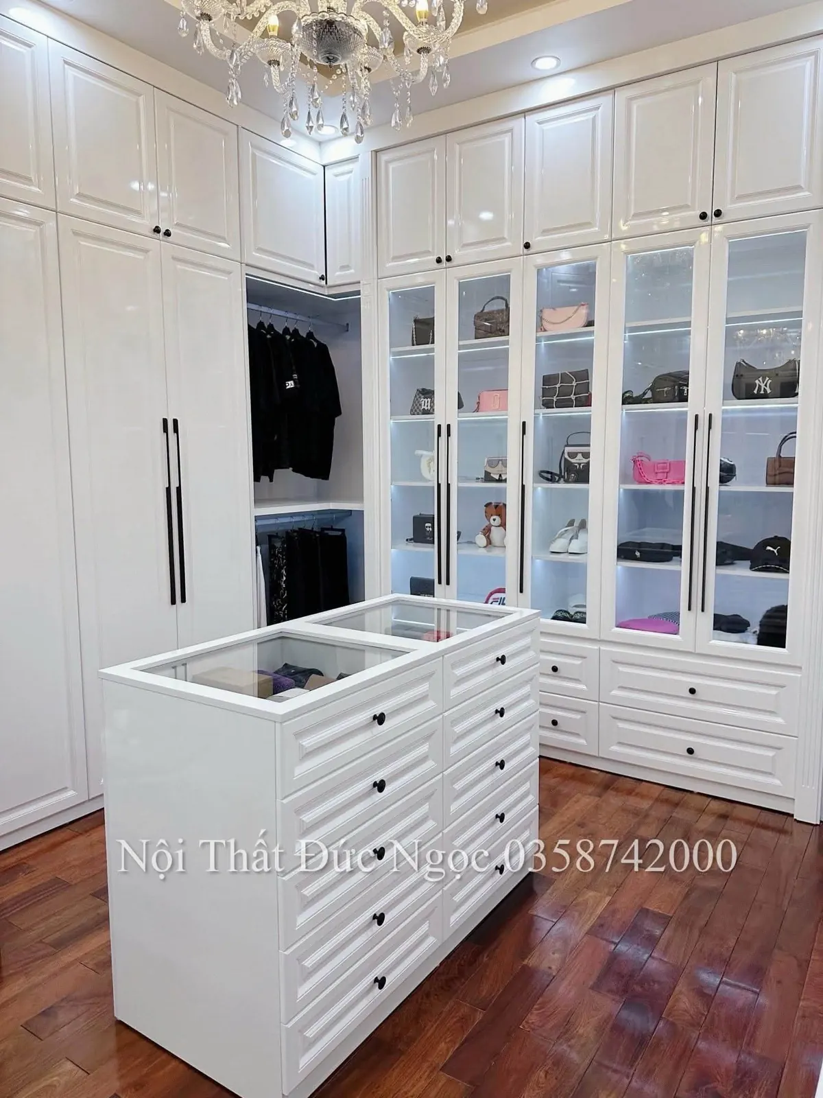 Phòng thay đồ có đảo trang sức