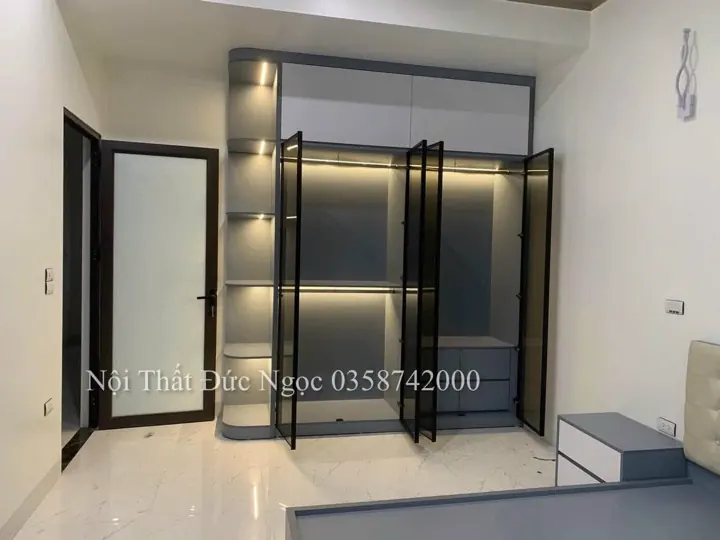 Tủ áo cánh kính viền vàng hoàng gia sang trọng DN-TA-07 xưởng Đức Ngọc
